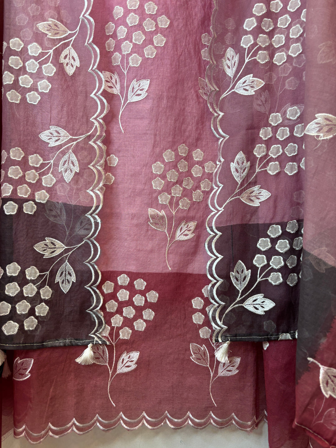 Zivara – Pink Mul Chanderi Ombre Appliqué Work Unstitched Suit