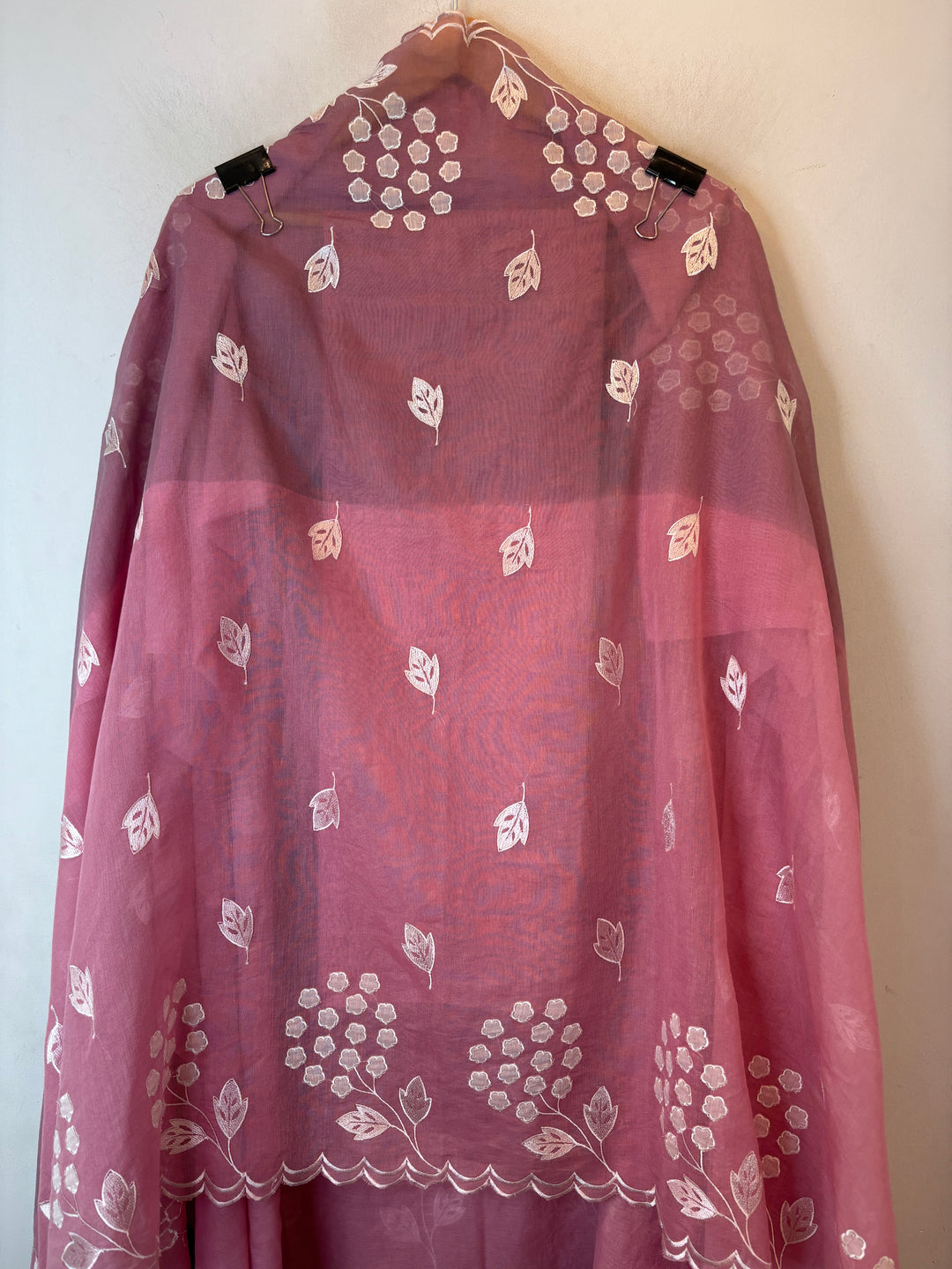 Zivara – Pink Mul Chanderi Ombre Appliqué Work Unstitched Suit