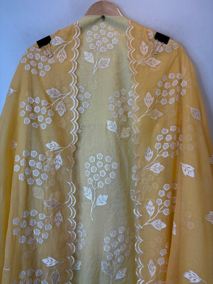 Zivara – Yellow Mul Chanderi Ombre Appliqué Work Unstitched Suit