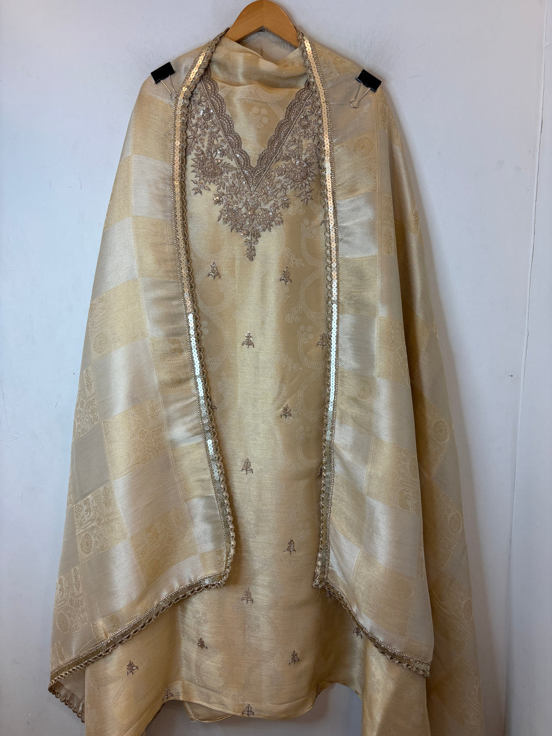 Aarohi – Ivory Gold Pure Tissue Dabka Beaded Ensemble DBPGG02