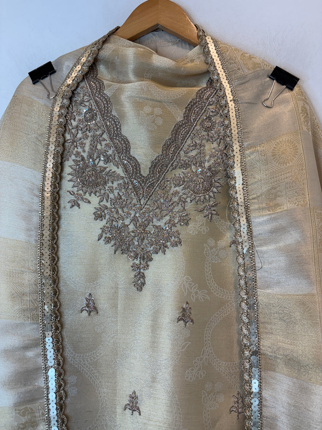 Aarohi – Ivory Gold Pure Tissue Dabka Beaded Ensemble DBPGG02