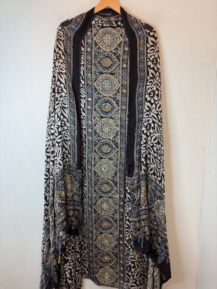 Zehra – Ajrakh Floral Print Cutdana Ensemble