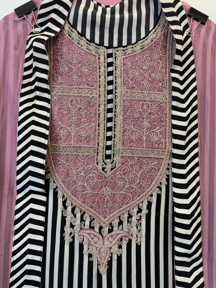 Kaari – Dori &amp; Appliqué Work Crepe Suit