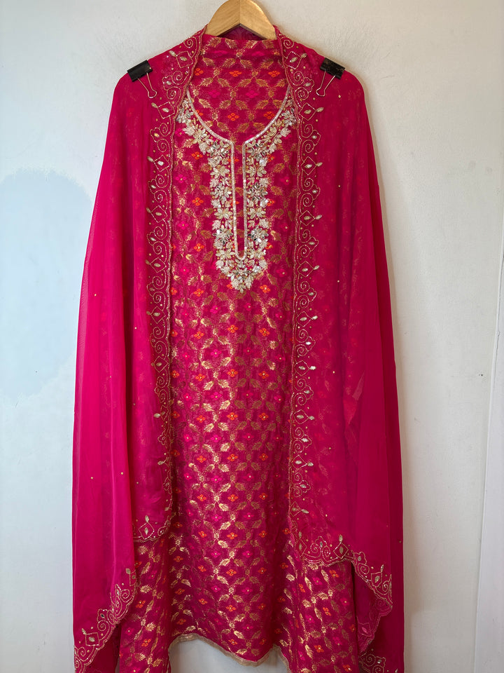 Zunaira – Pink Khadi Georgette Banarasi Embellished Ensemble