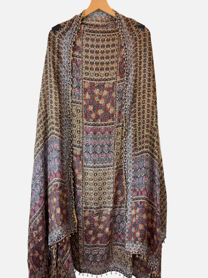 Design by Pakiza unstitched 3-piece ensemble with digital print, pearl, cutdana, and beadwork embellishments.