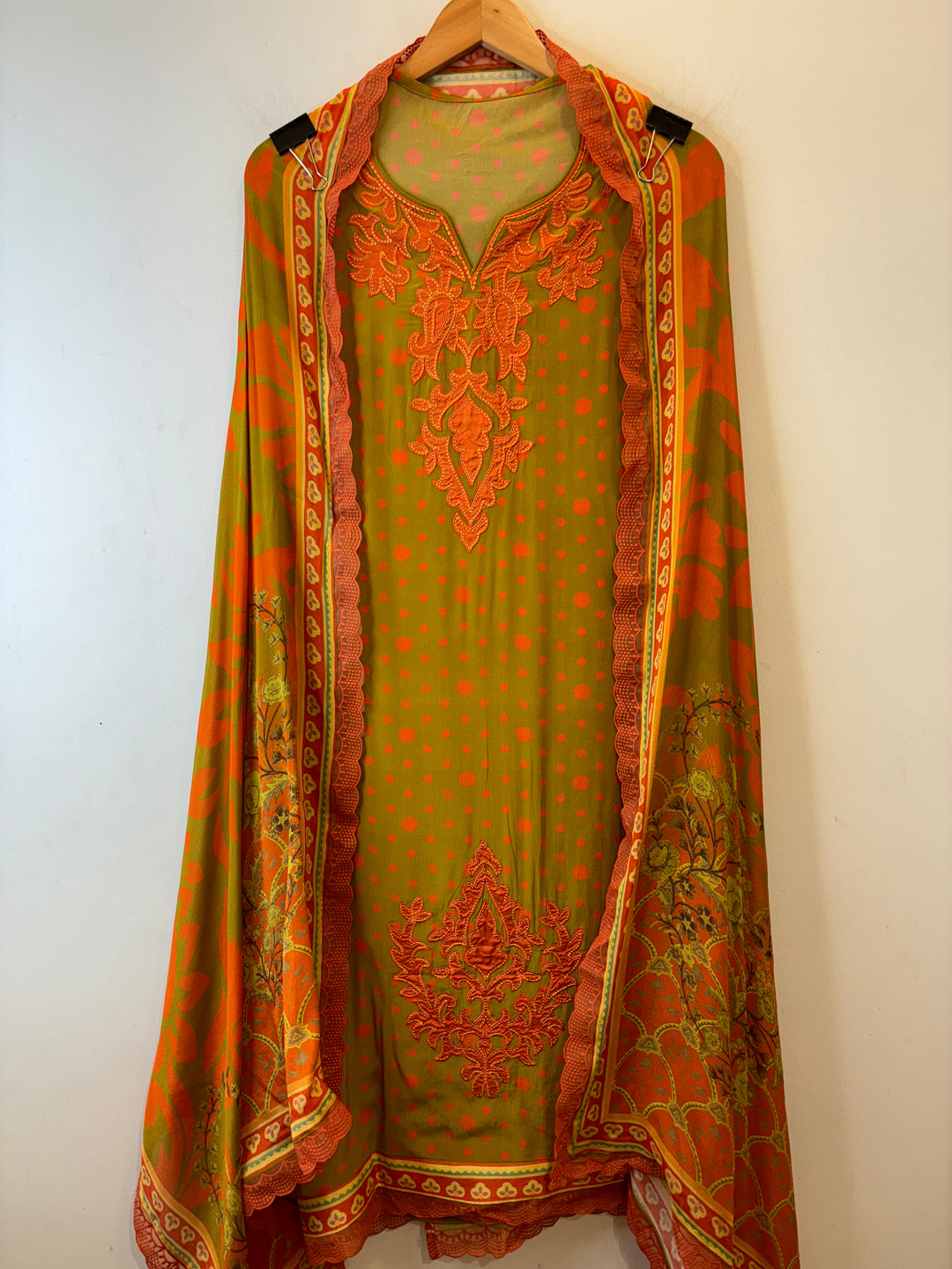 Arwa – Polka Dot Crepe Suit with Printed Dupatta