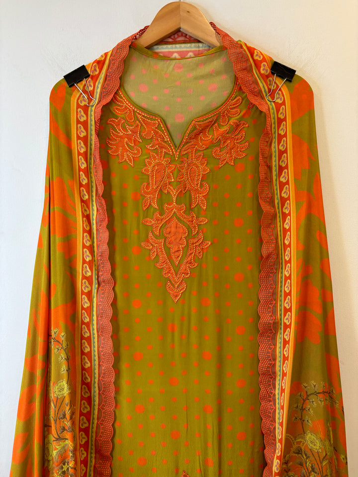 Arwa – Polka Dot Crepe Suit with Printed Dupatta