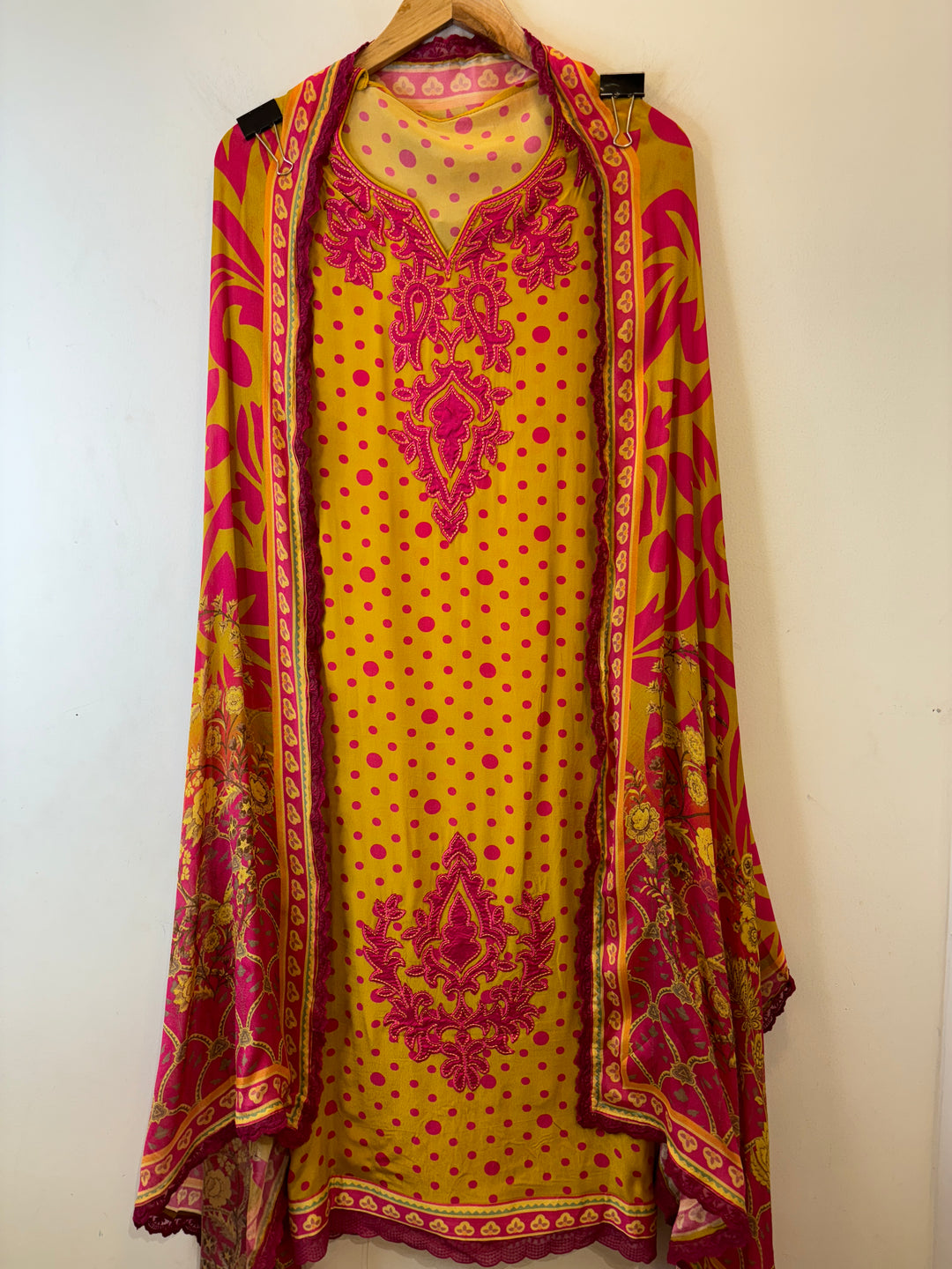 Arwa – Polka Dot Crepe Suit with Printed Dupatta
