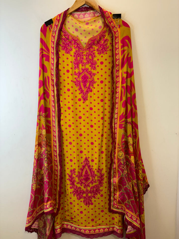 Arwa – Polka Dot Crepe Suit with Printed Dupatta
