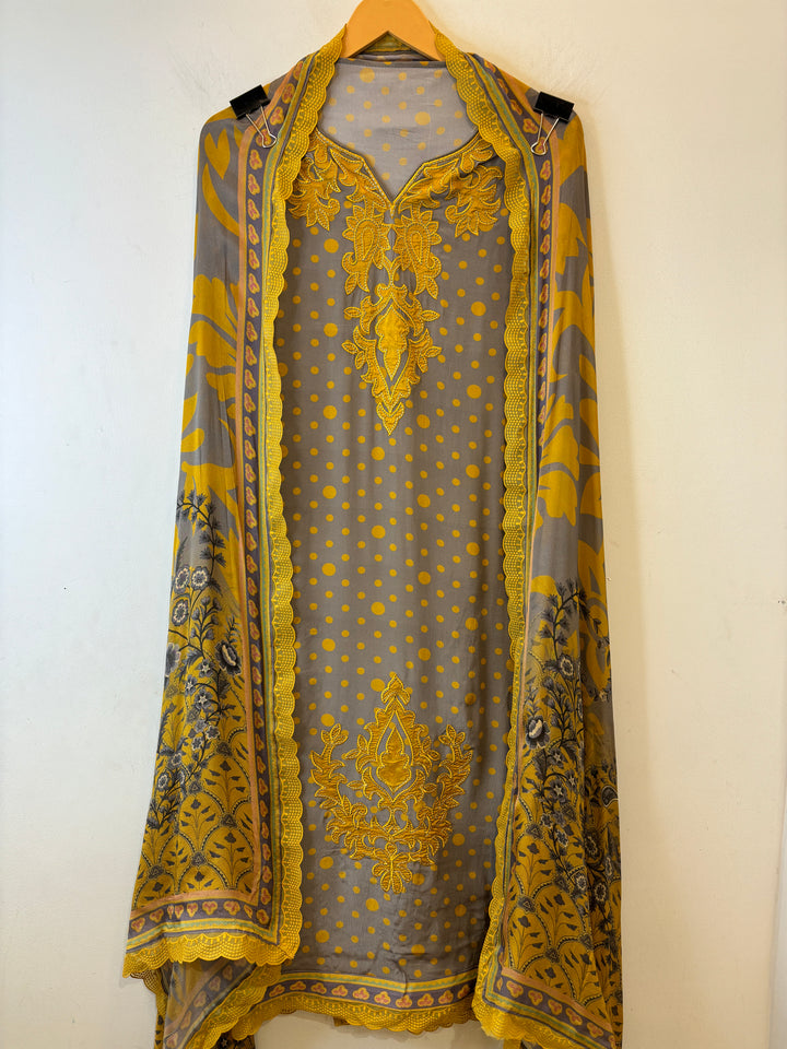 Arwa – Polka Dot Crepe Suit with Printed Dupatta