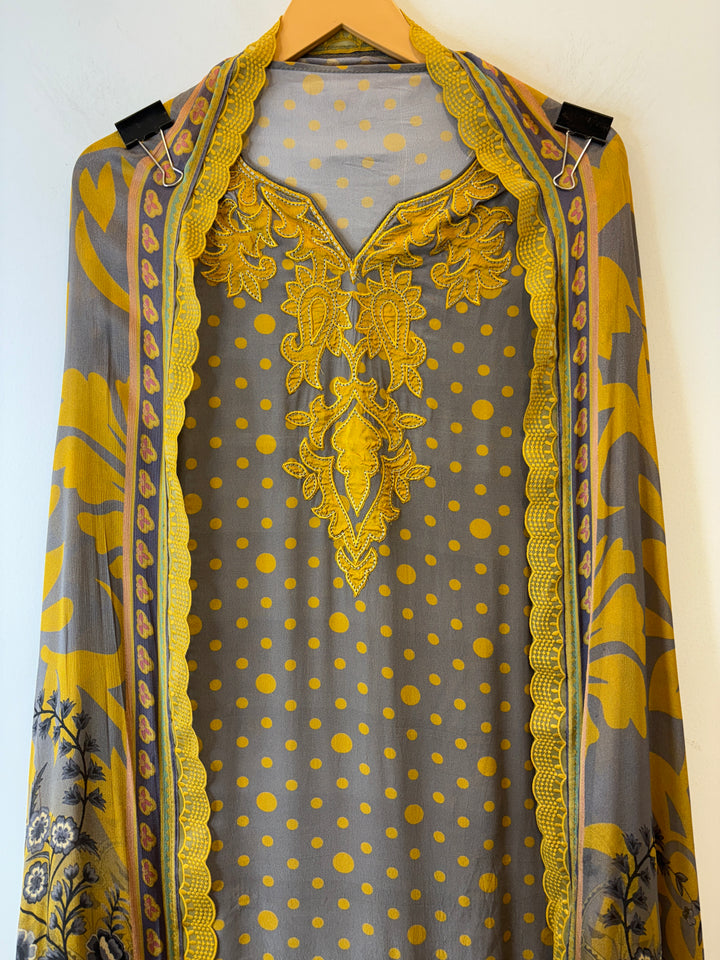 Arwa – Polka Dot Crepe Suit with Printed Dupatta