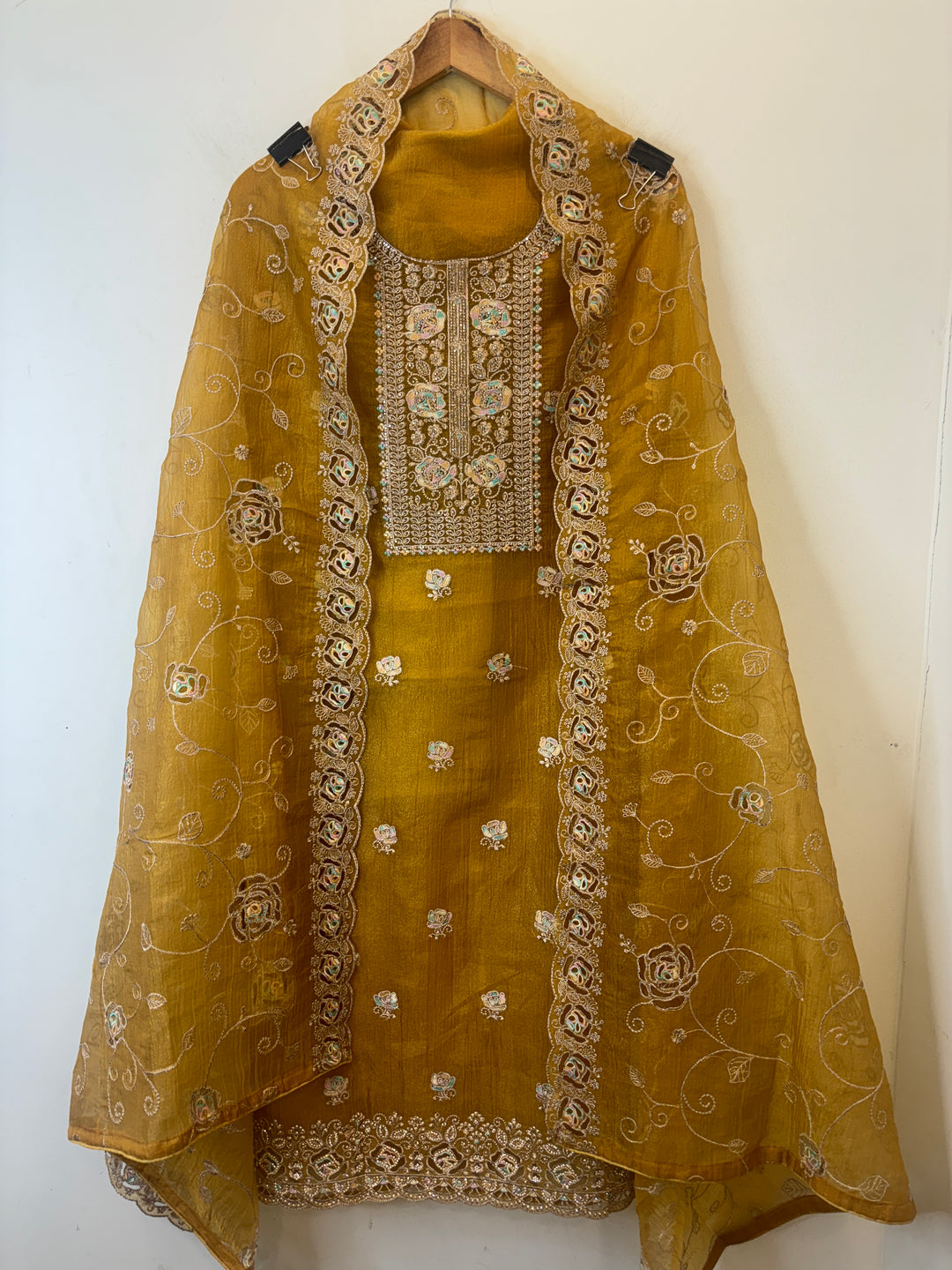 Sehrish – Crushed Tissue Suit with Laser Cut Ghera