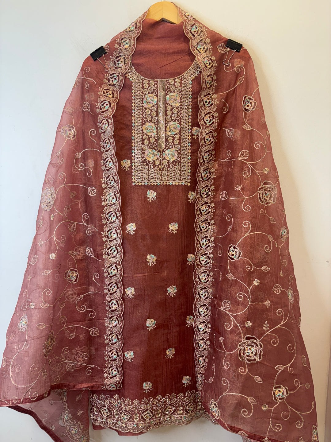 Sehrish – Crushed Tissue Suit with Laser Cut Ghera
