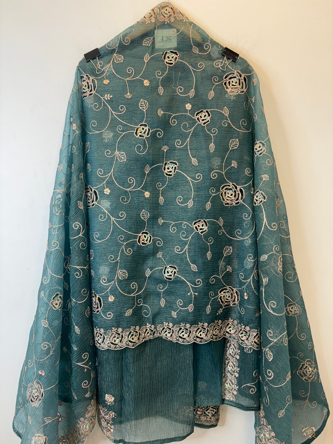 Sehrish – Crushed Tissue Suit with Laser Cut Ghera