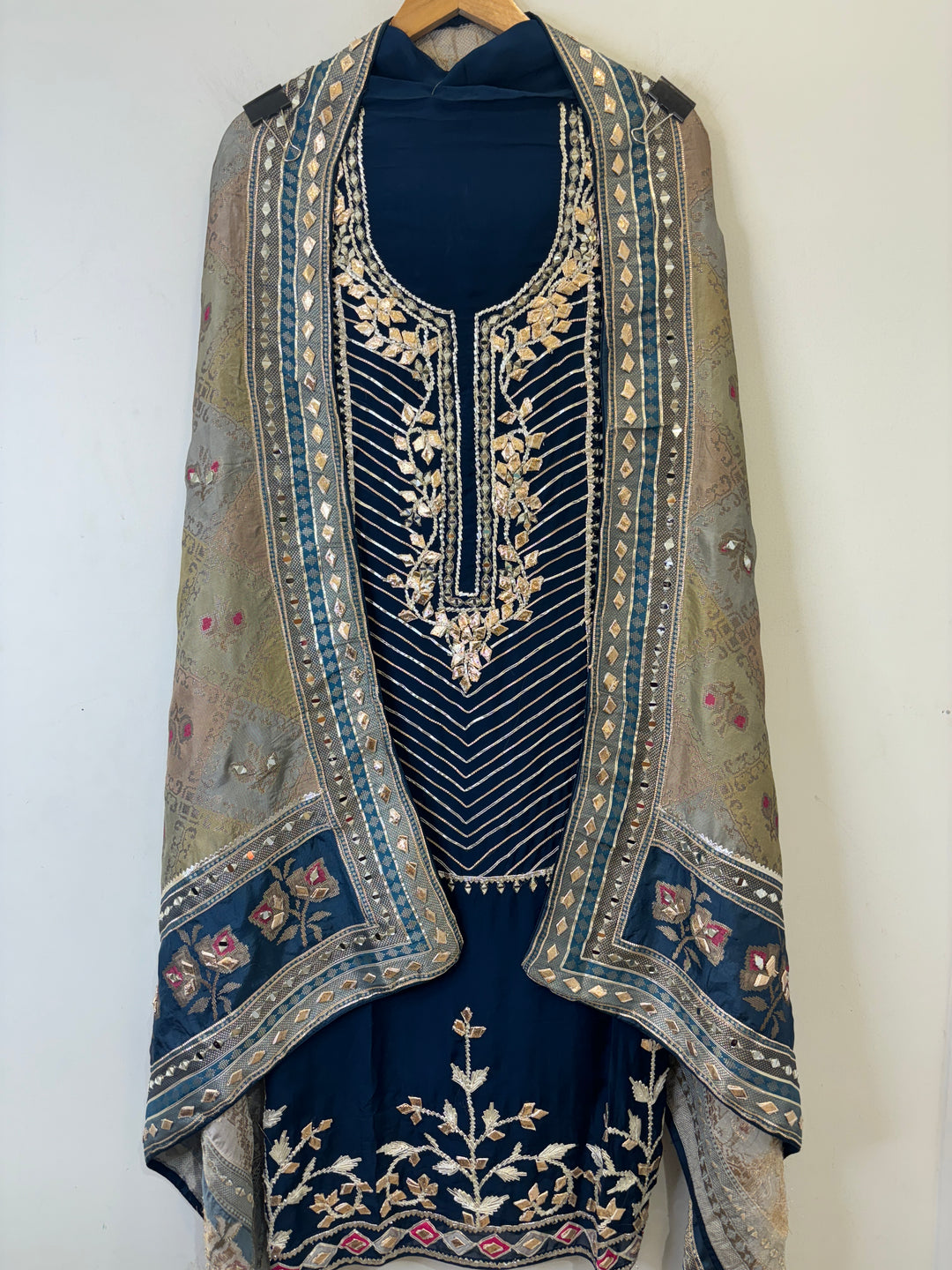 Riyana – Organza &amp; Banarasi Silk Mirror Suit