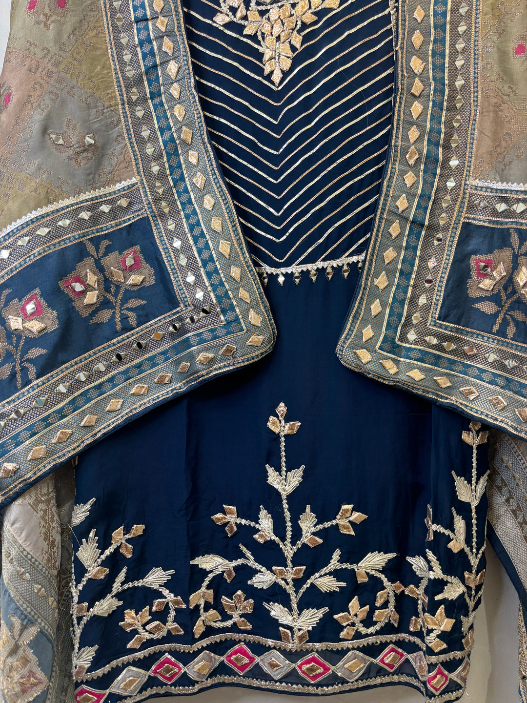 Riyana – Organza &amp; Banarasi Silk Mirror Suit