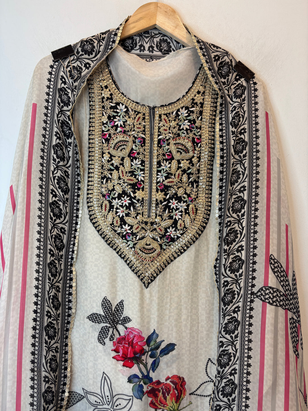 Zarmina – Beige Silk Organza Digital Dori Suit