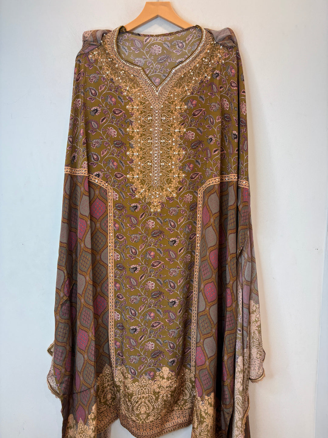 Zarellea – Brown Crepe Digital Pearl Suit