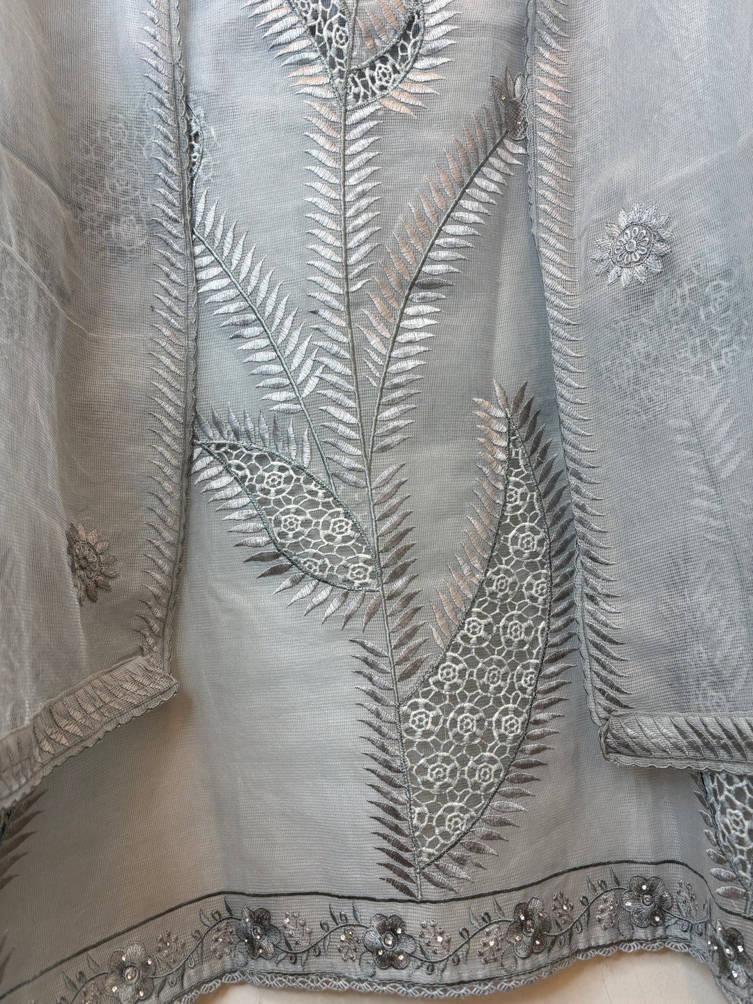Kavira – Grey Kota Thread Appliqué Suit