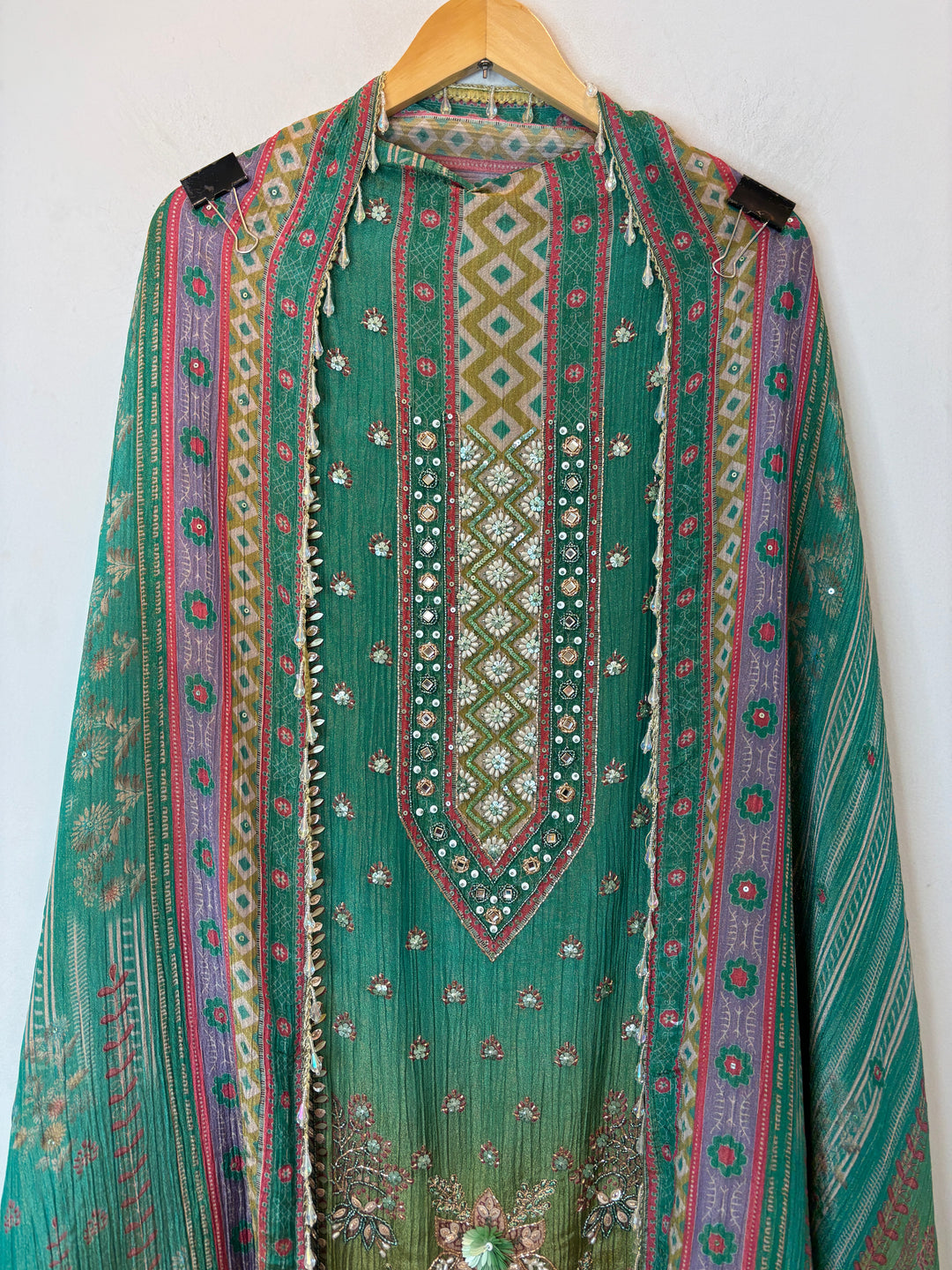 Kundara – Green Crushed Tissue 3D Kundan Suit