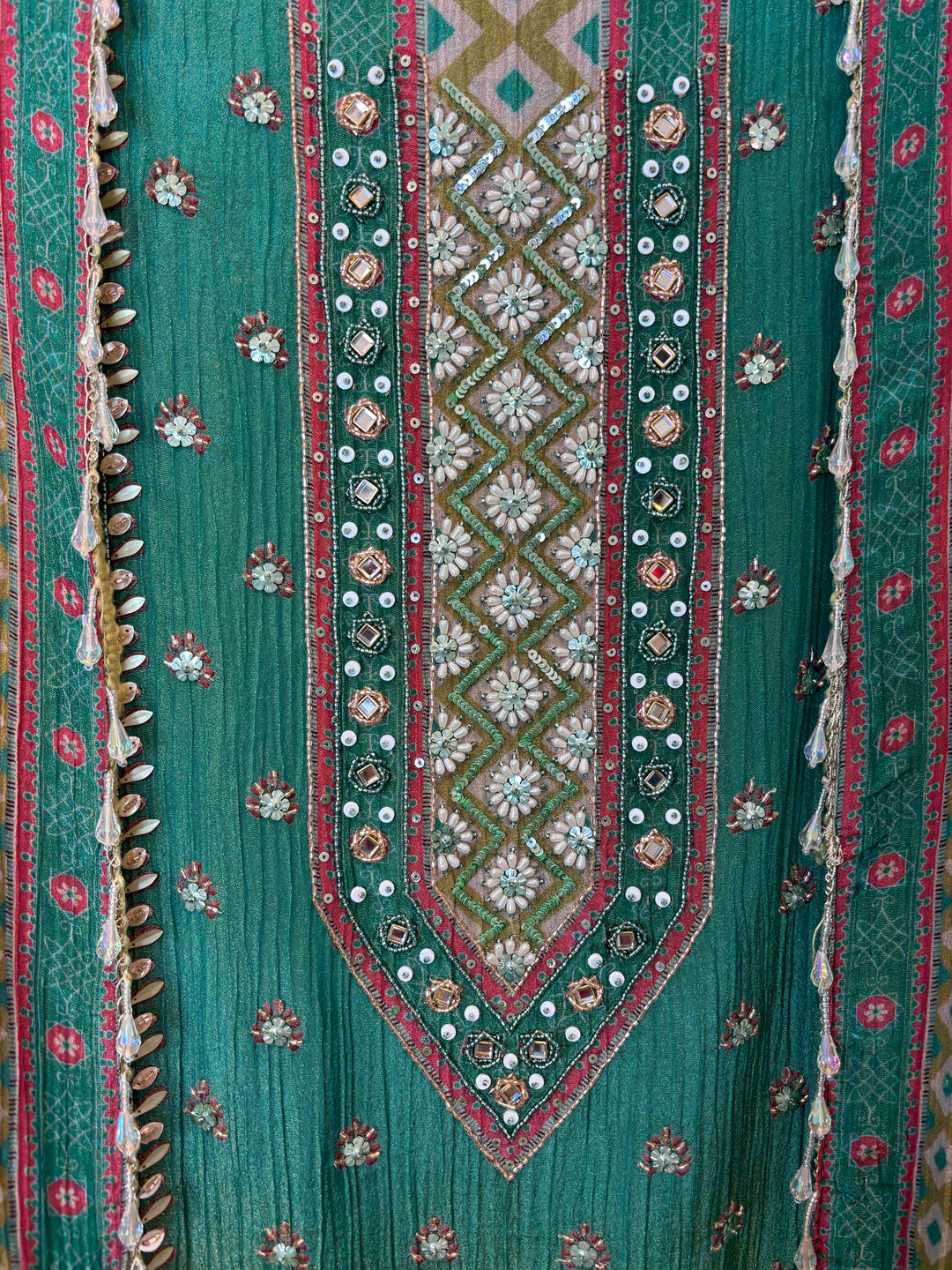 Kundara – Green Crushed Tissue 3D Kundan Suit