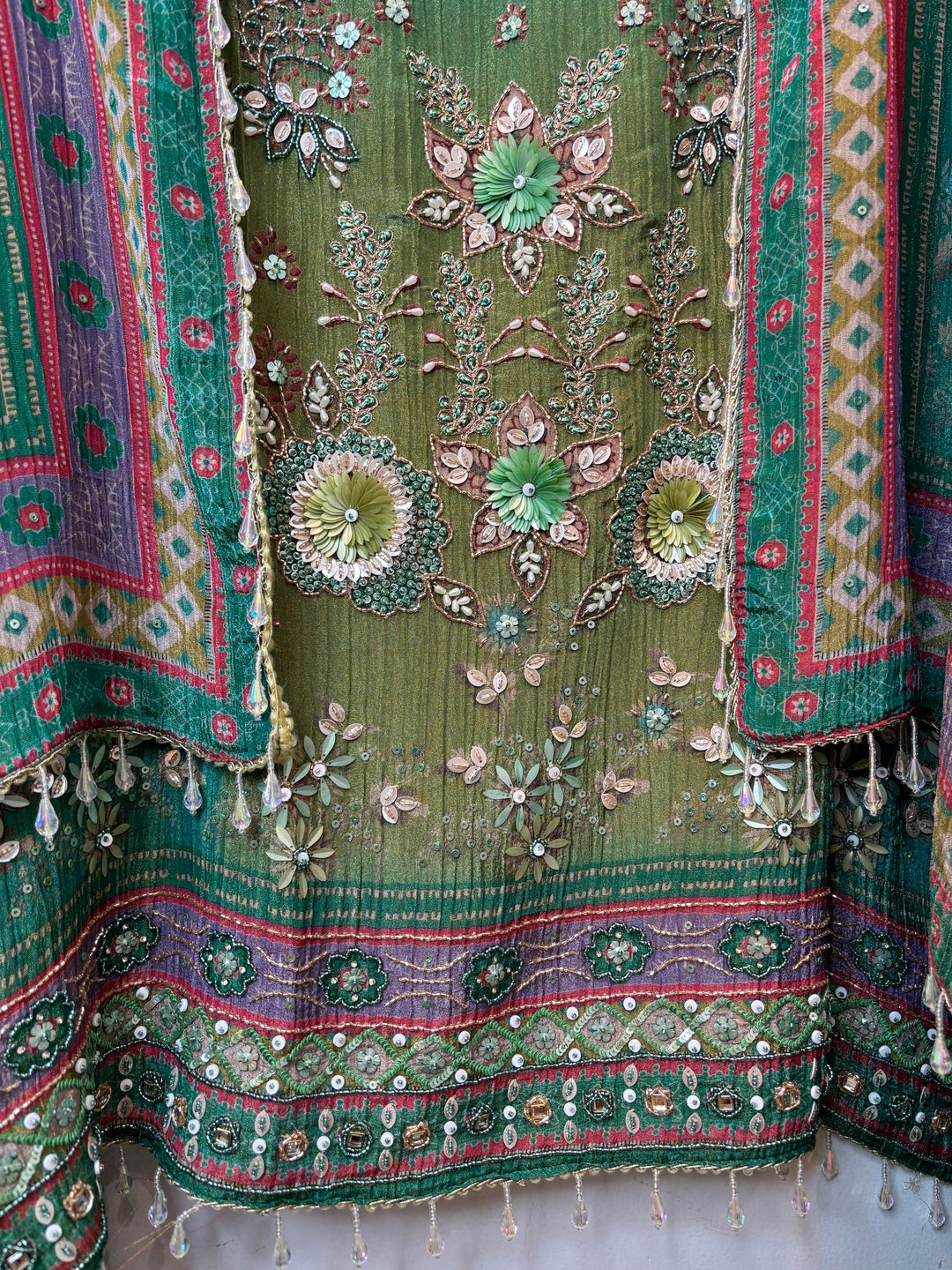 Kundara – Green Crushed Tissue 3D Kundan Suit