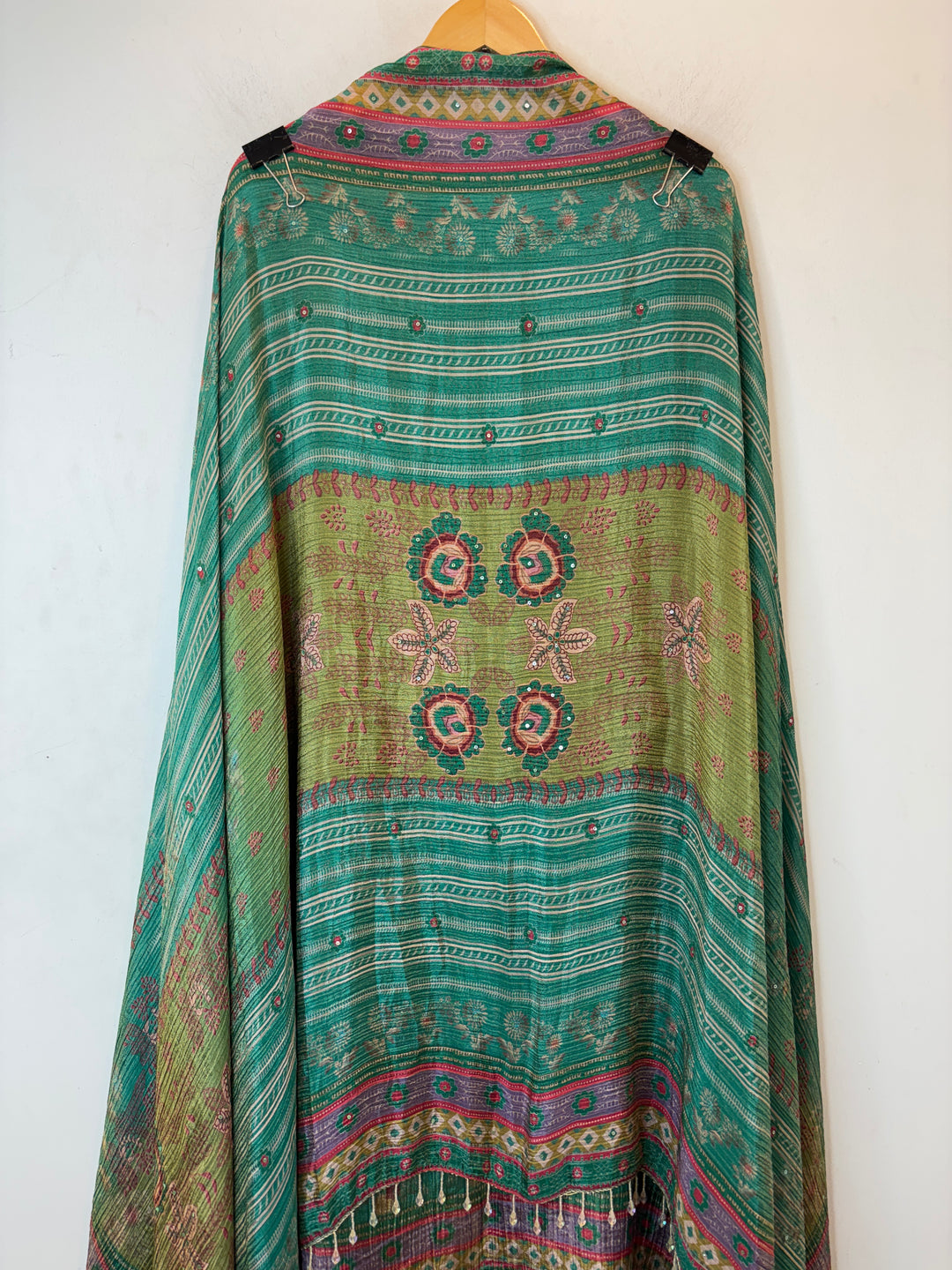 Kundara – Green Crushed Tissue 3D Kundan Suit