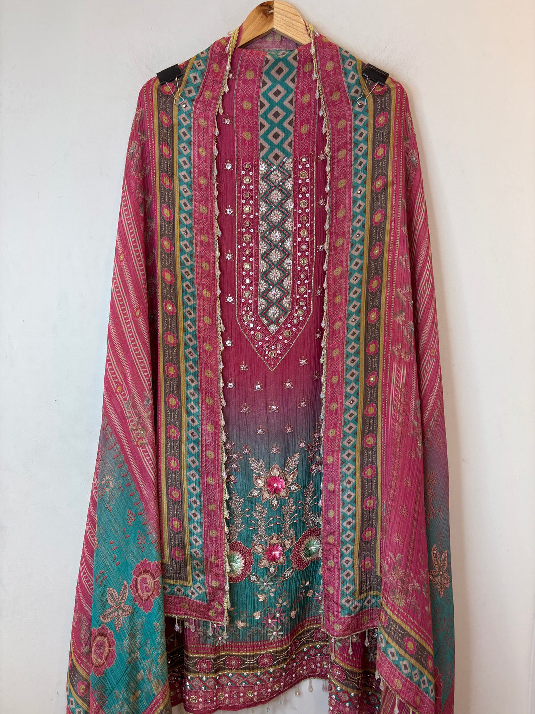 Kundara – Pink Crushed Tissue 3D Kundan Suit
