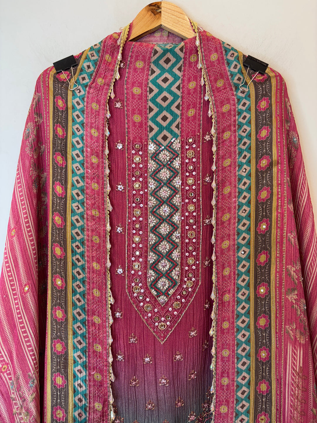 Kundara – Pink Crushed Tissue 3D Kundan Suit