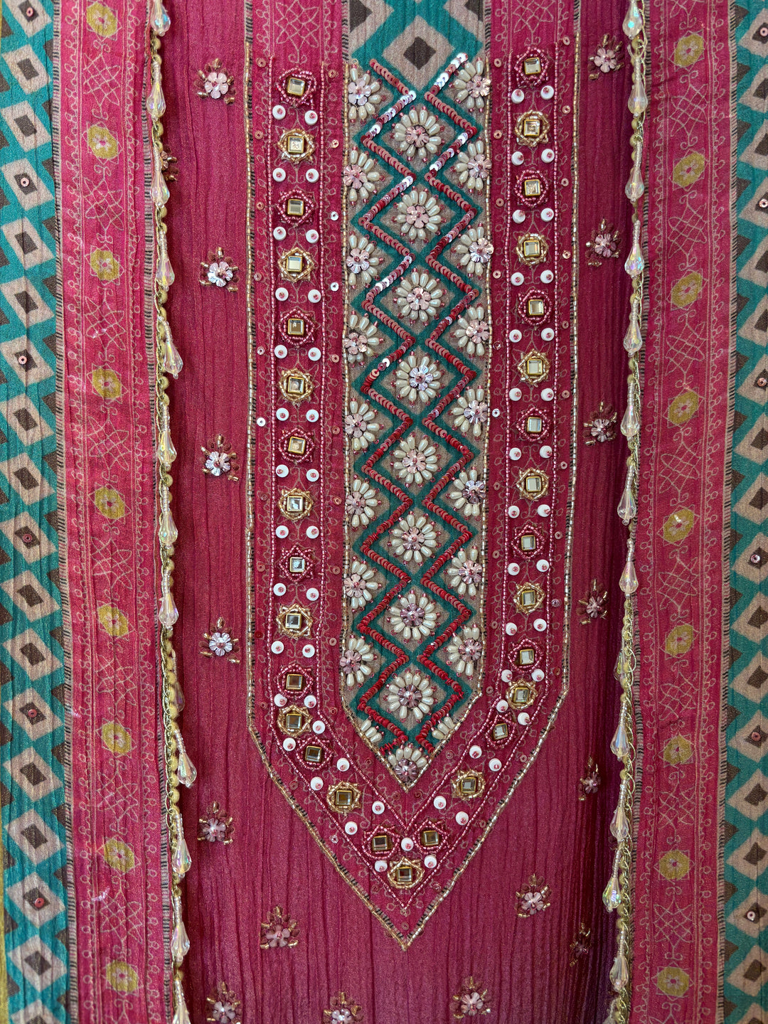 Kundara – Pink Crushed Tissue 3D Kundan Suit