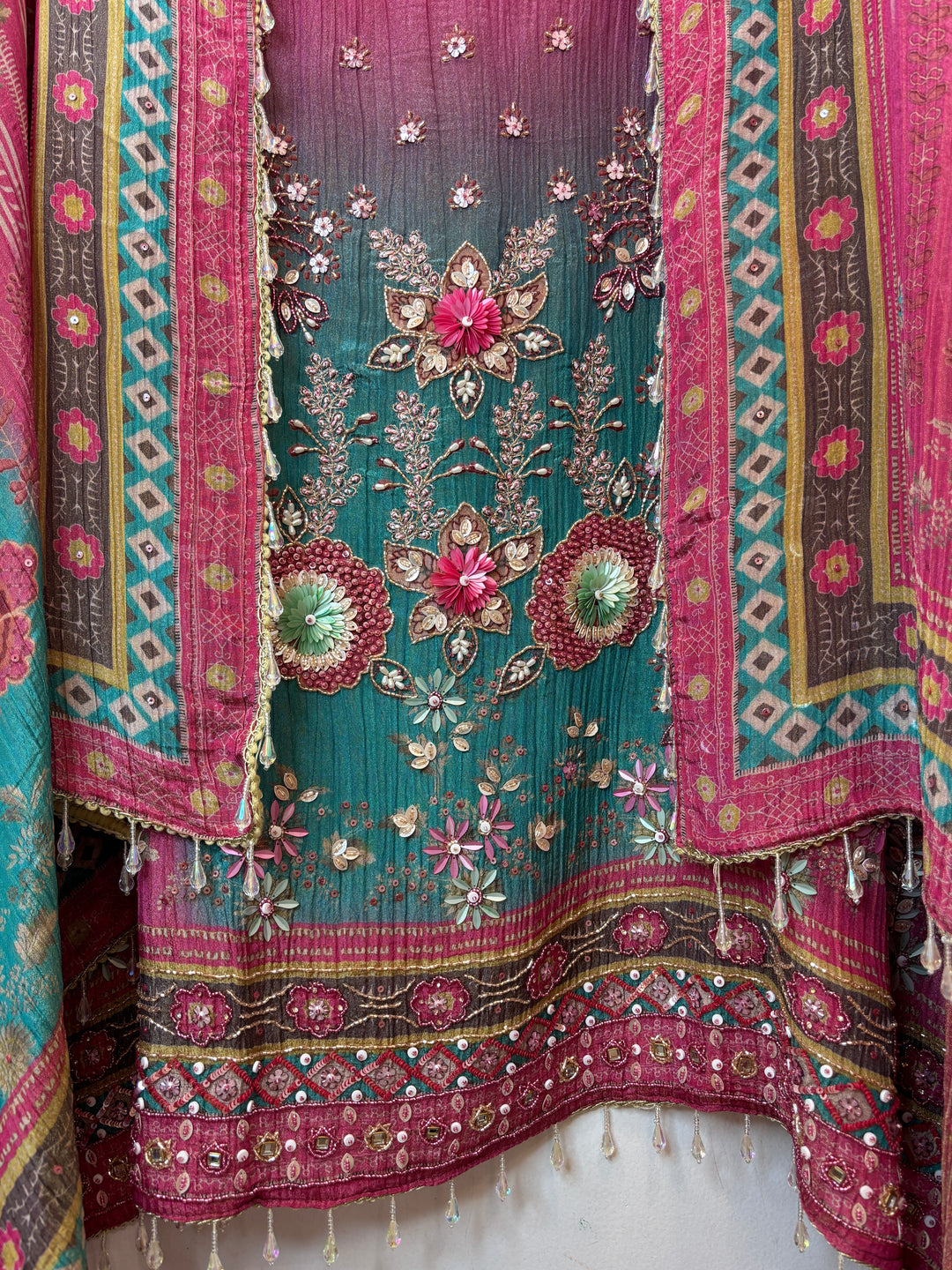 Kundara – Pink Crushed Tissue 3D Kundan Suit