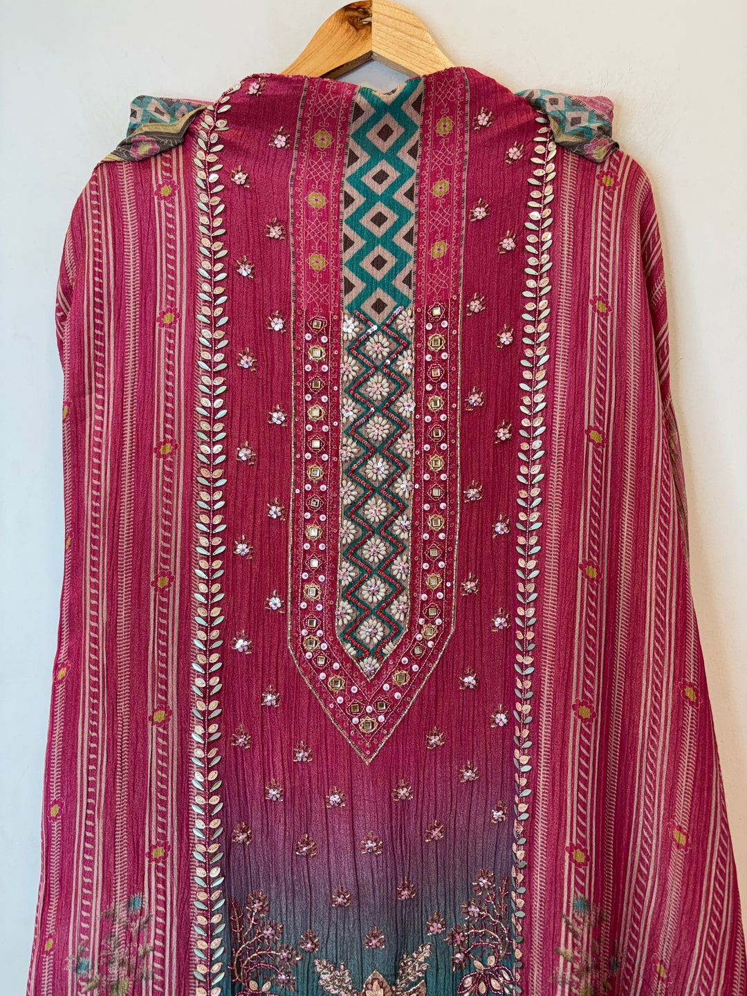 Kundara – Pink Crushed Tissue 3D Kundan Suit