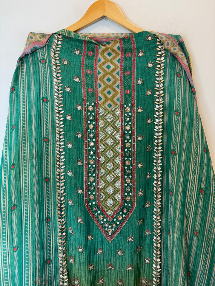 Kundara – Green Crushed Tissue 3D Kundan Suit