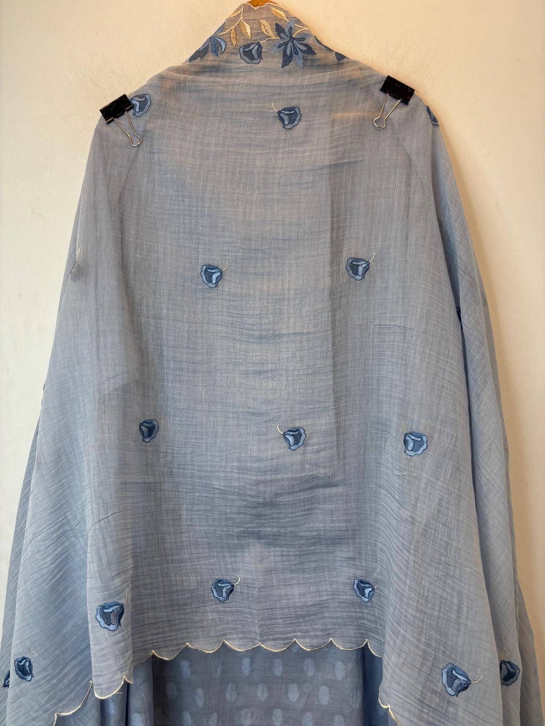 Zarmina – Grey Mul Cotton Thread Cutwork Suit