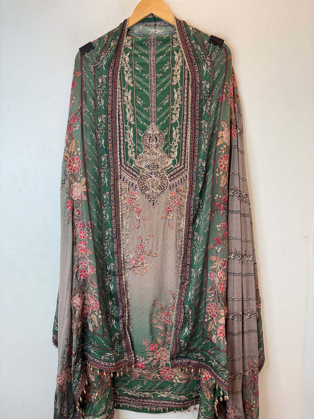 Zariya – Green Crepe Zari Tassel Suit