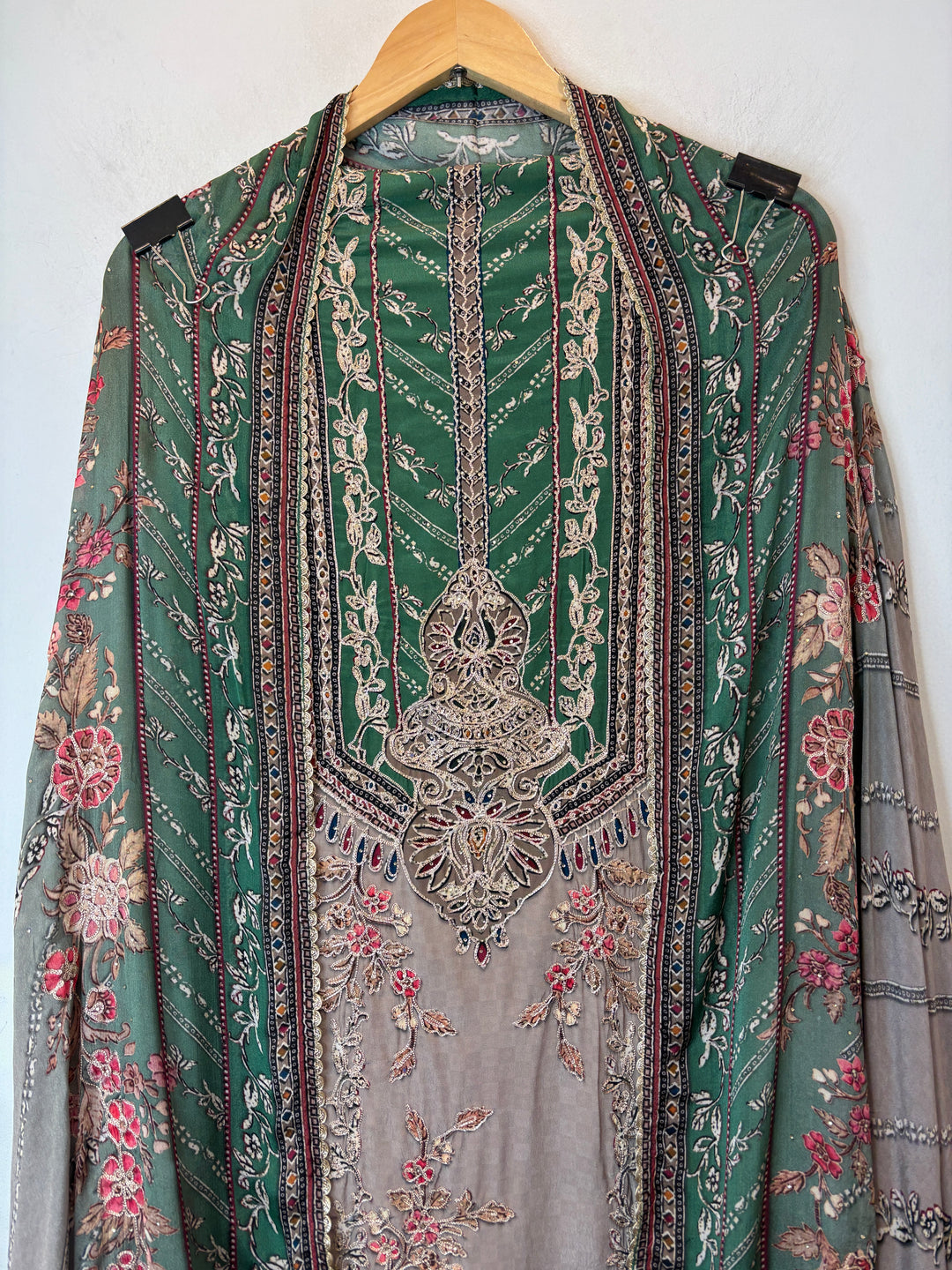 Zariya – Green Crepe Zari Tassel Suit