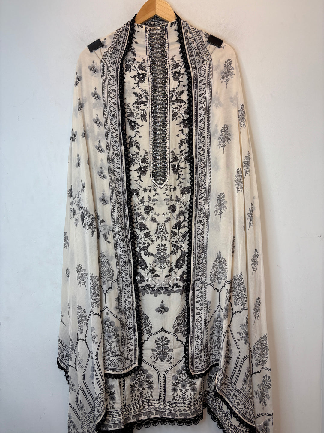 Pearlina – Beige Muslin Printed Pearl Suit