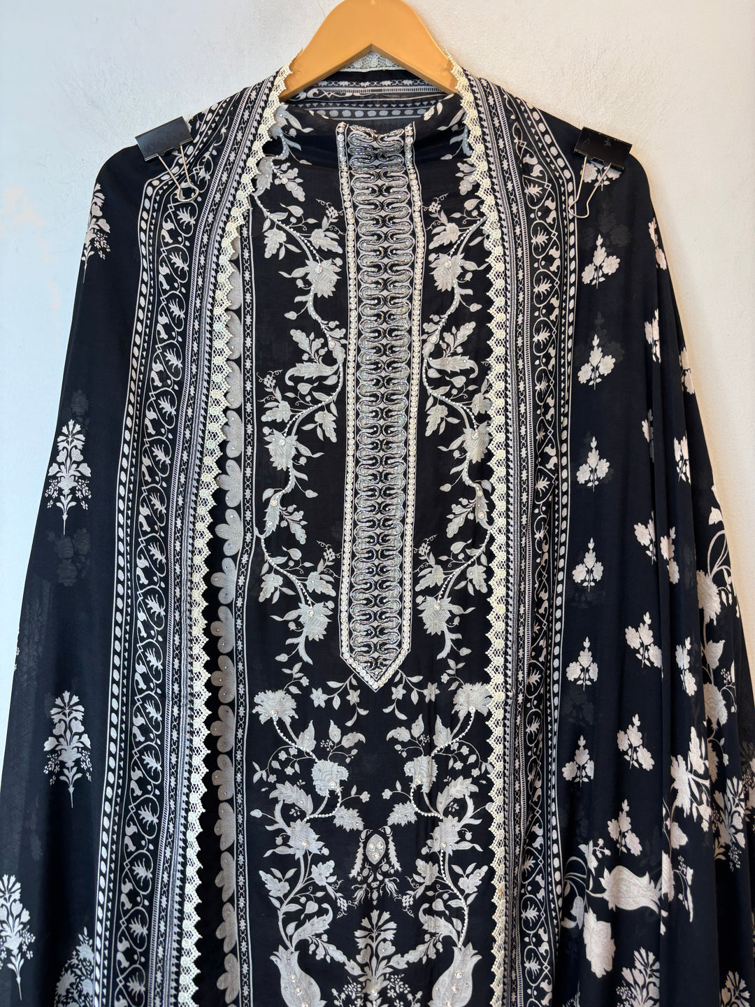 Pearlina – Black Muslin Printed Pearl Suit