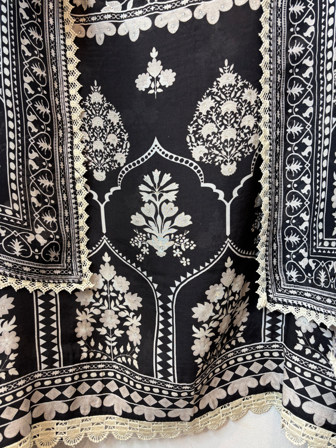 Pearlina – Black Muslin Printed Pearl Suit