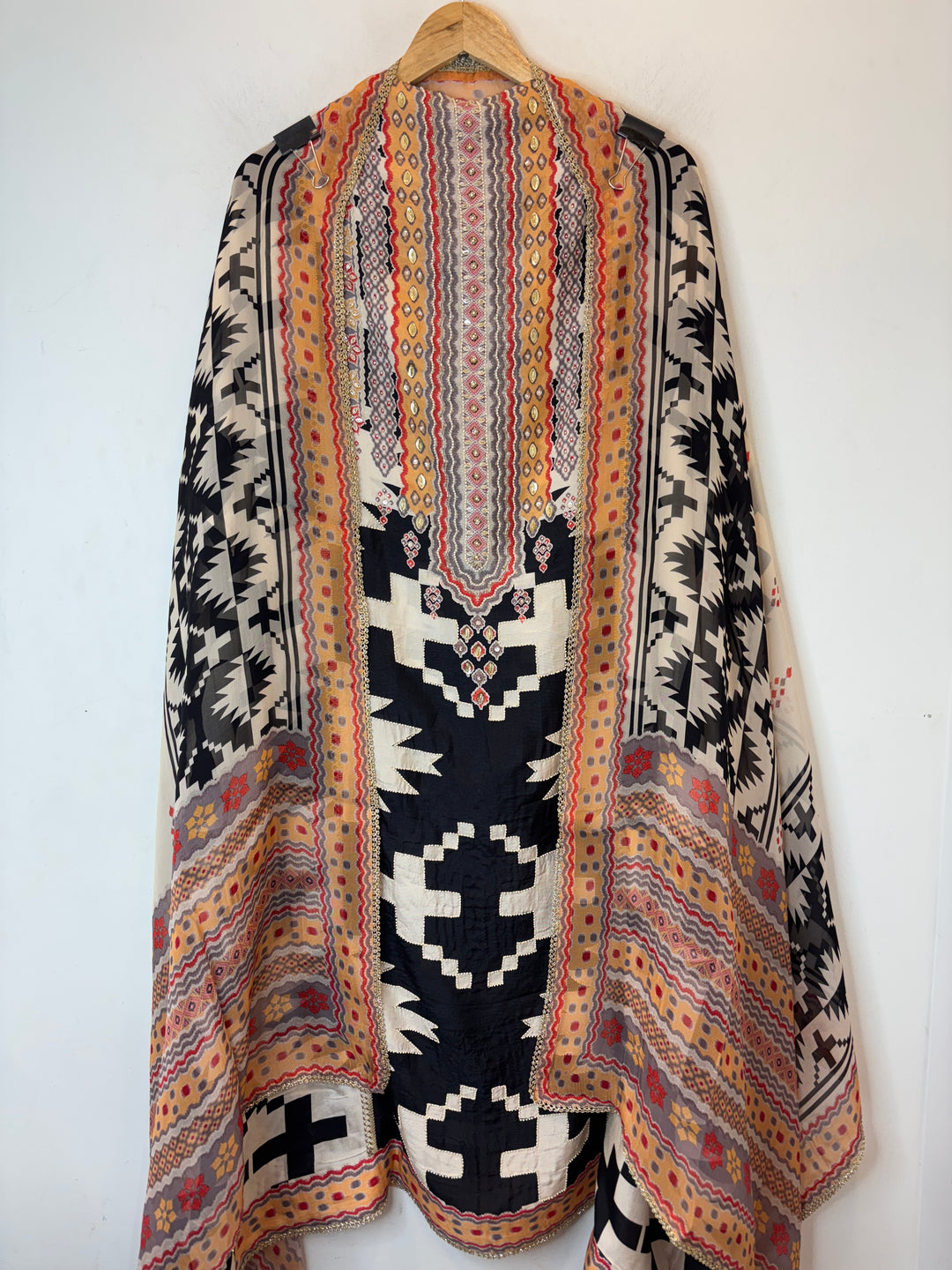 Opaline – Black Opara Digital Pearl Suit
