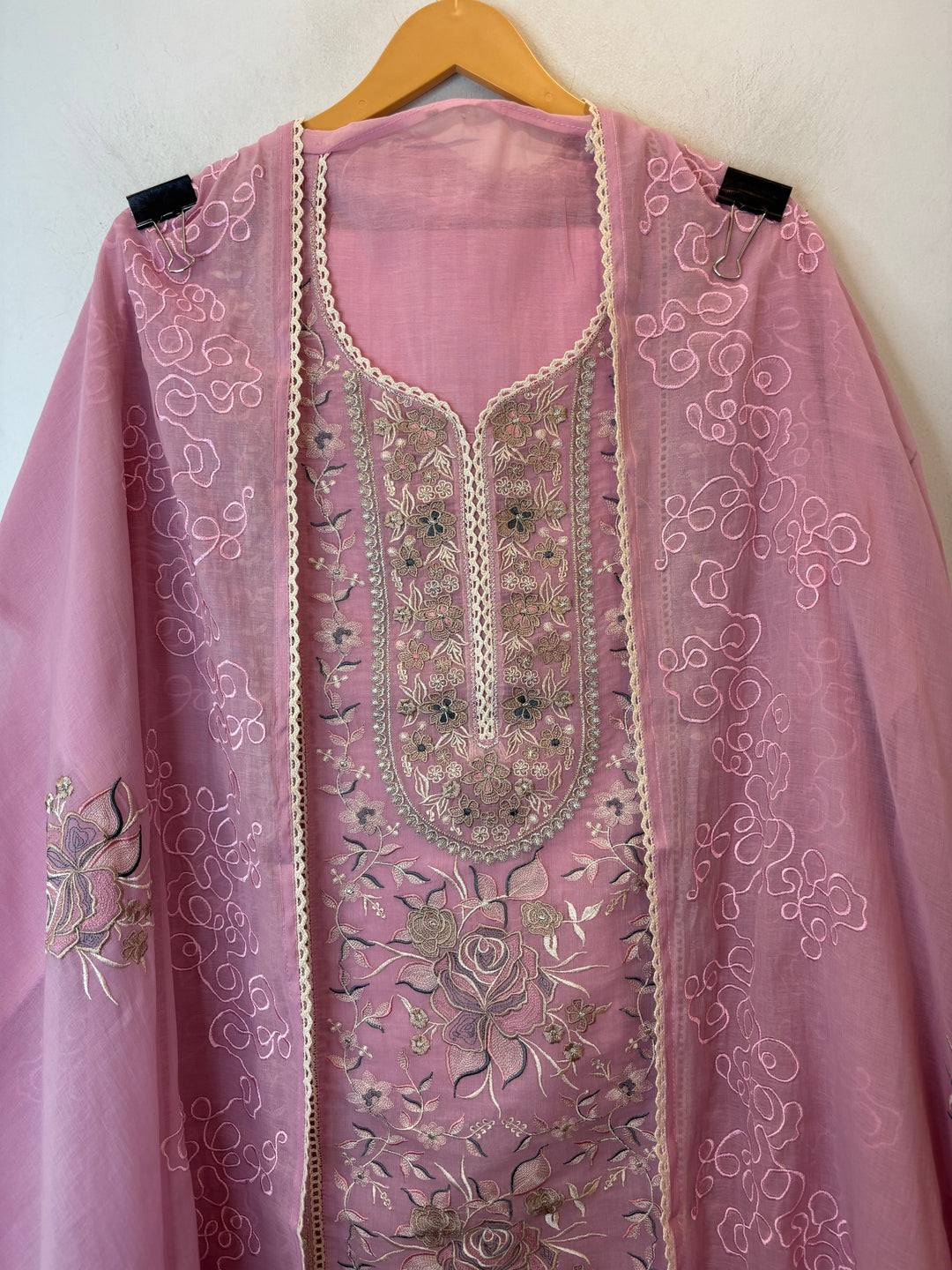 Zarvini – Pink Mul Cotton Zari Floral Suit