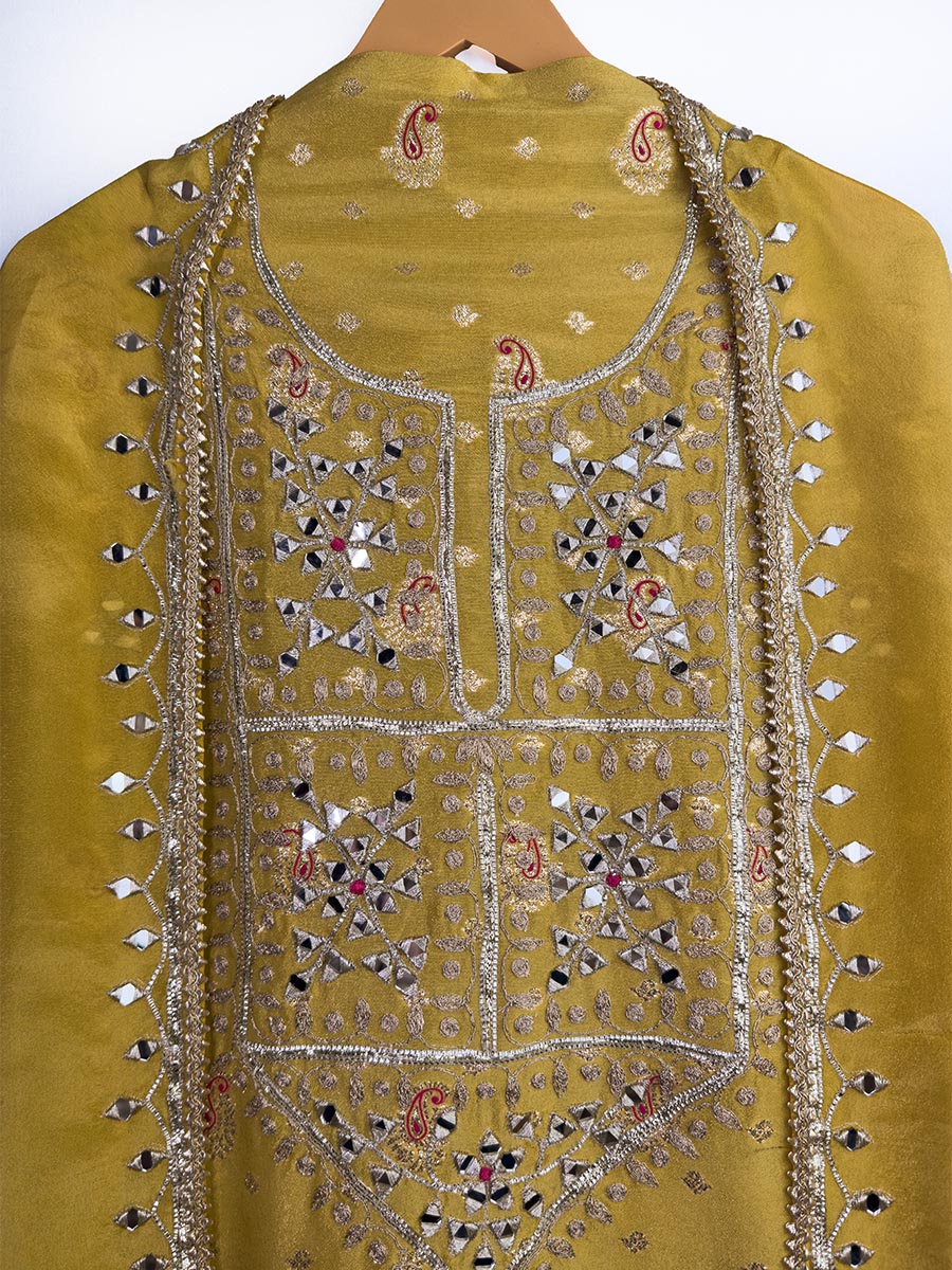 Sunehri – Banarsi Booti Tissue Suit