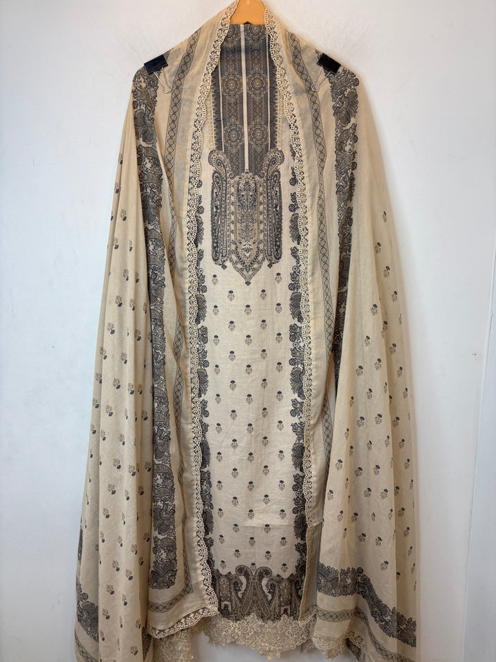 Crovera – Beige Mul Cotton Crochet Lace Suit