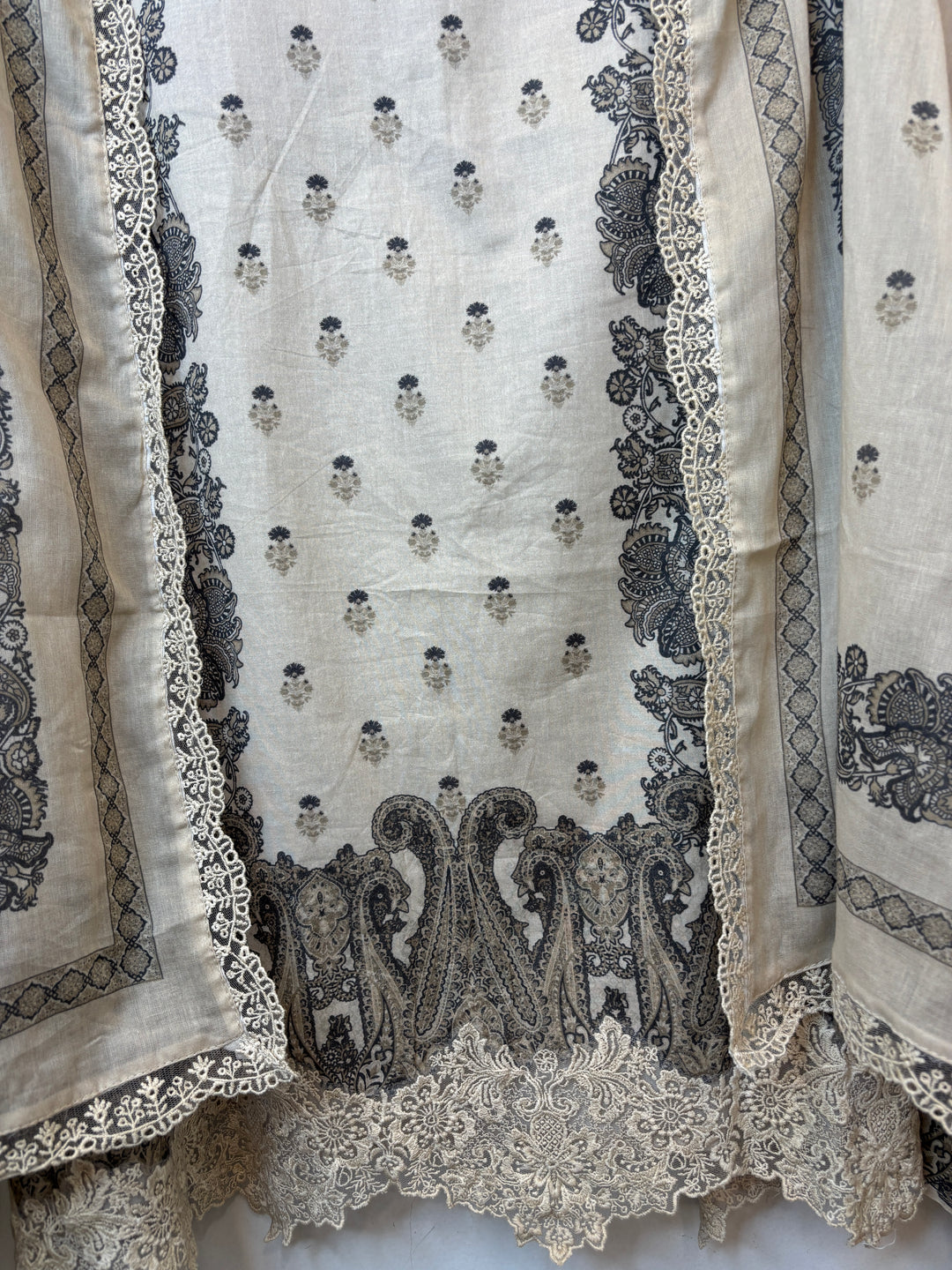 Crovera – Beige Mul Cotton Crochet Lace Suit