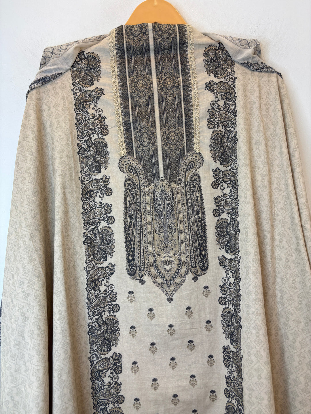 Crovera – Beige Mul Cotton Crochet Lace Suit