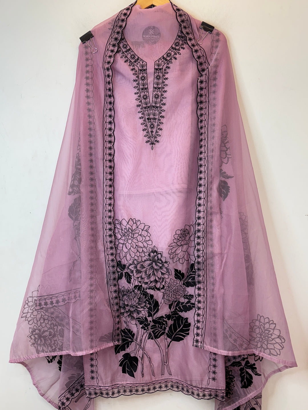 Zehara – Pink Organza Threadwork Suit
