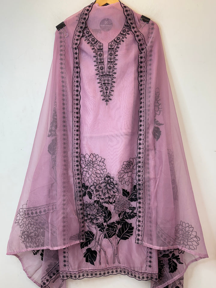 Zehara – Pink Organza Threadwork Suit