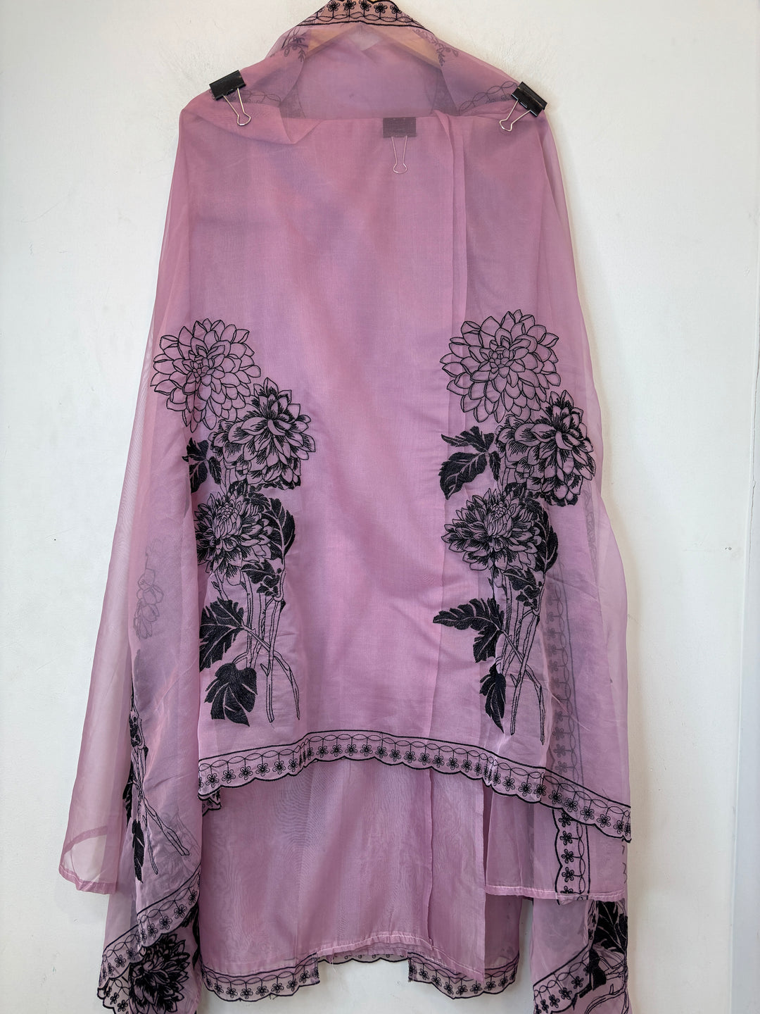 Zehara – Pink Organza Threadwork Suit