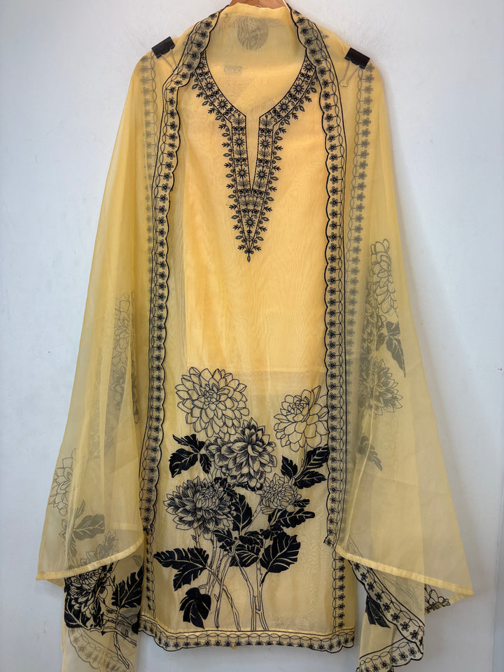 Zehara – Yellow Organza Threadwork Suit