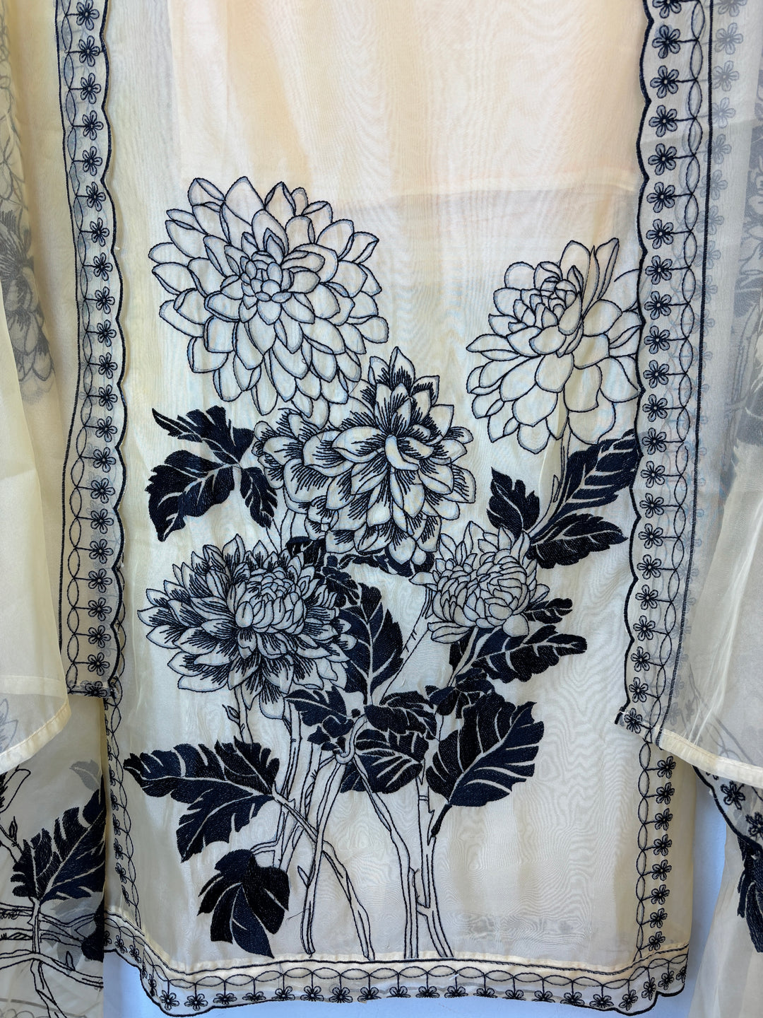 Zehara – Yellow Organza Threadwork Suit